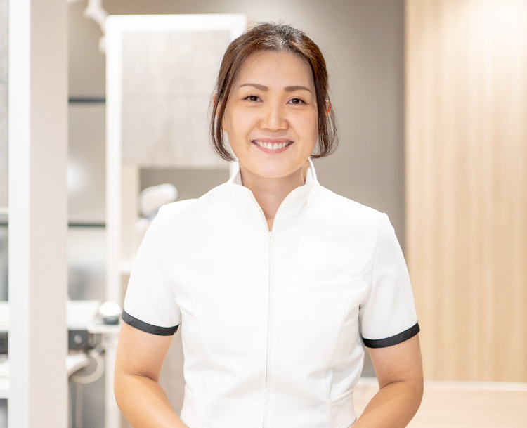 井上 絢子